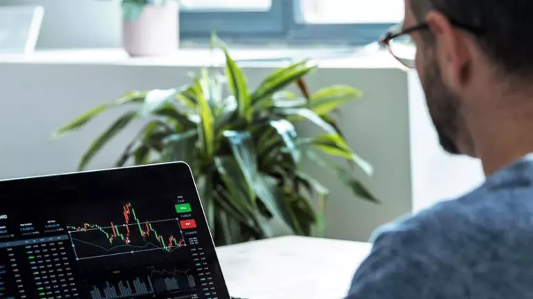 Image 6: Financial Institutions New Hero