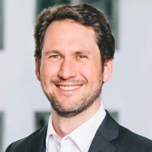 Headshot of BCG expert Andrew Rodriguez