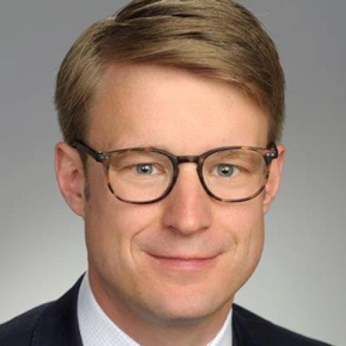 Headshot of BCG expert Henning Schierholz