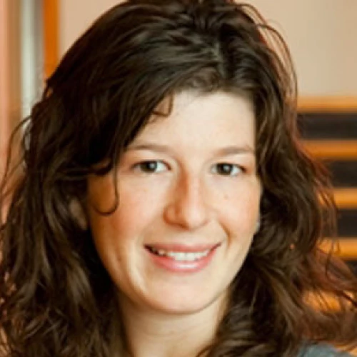 Headshot of BCG expert Peri Edelstein