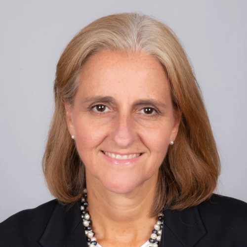 Lynne Biggar - Headshot
