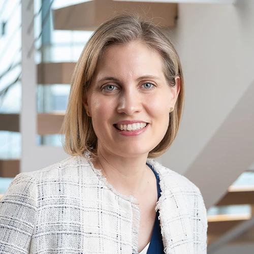 Headshot of BCG expert Julie Bedard