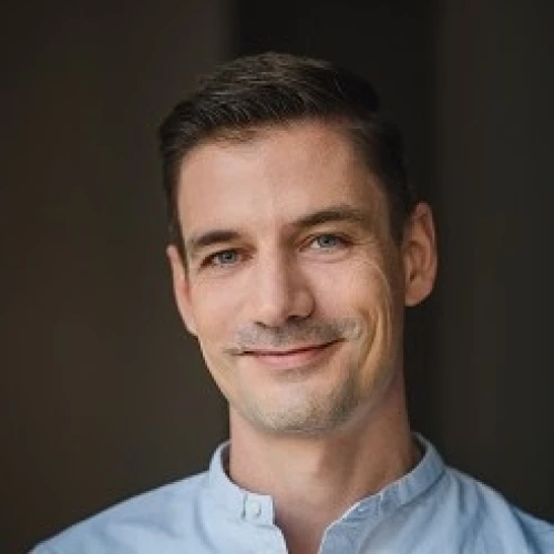 Headshot of BCG expert Tim Kuhrcke