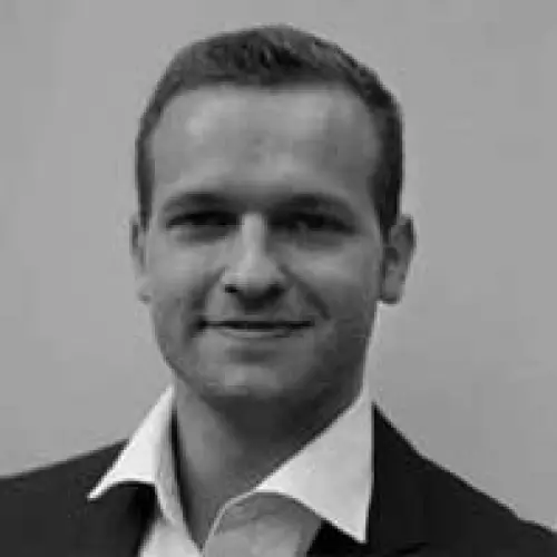 Headshot of BCG expert Christopher Detzel