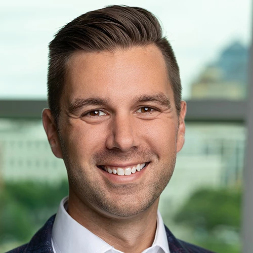 Headshot of BCG expert Lee Robertson