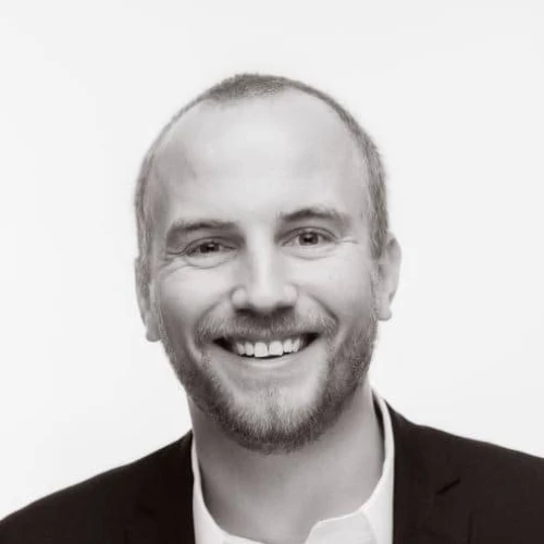 headshot of bcg expert charles hendren.jpg
