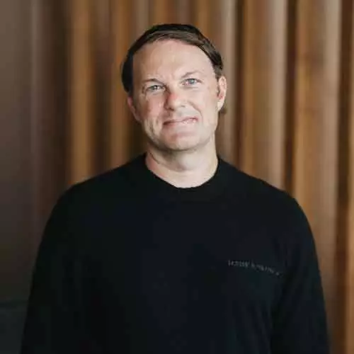 Headshot of BCG expert Robert Derow