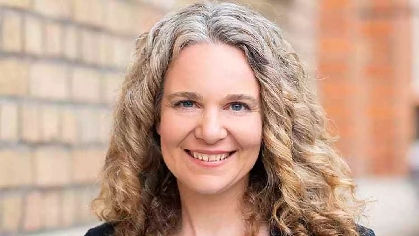 Julia_Reichert_Onuava_alumni_square.jpg