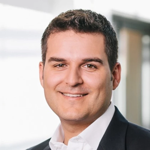Headshot of BCG expert Julien Bert