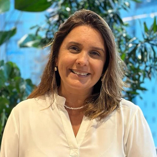 Headshot of BCG expert Aline Ribeiro