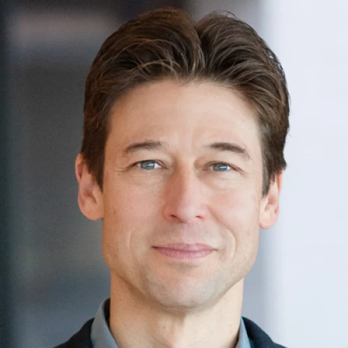 Headshot of BCG expert Maurice Berns