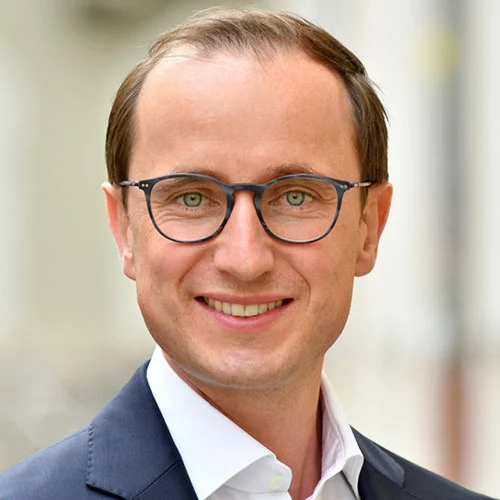 Headshot of BCG expert Karl Breidenbach