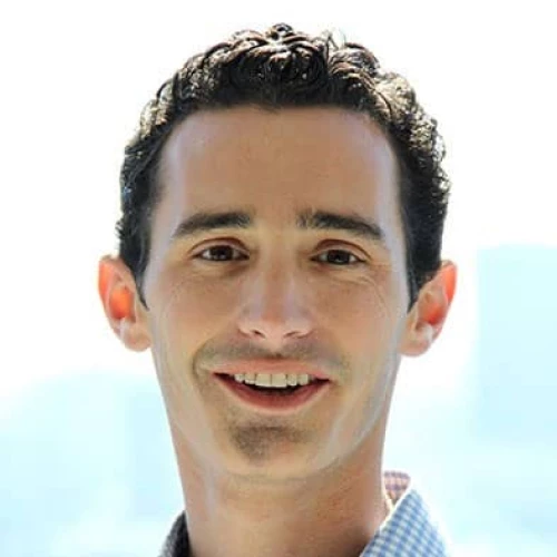 Headshot of BCG expert Peter Pessoa