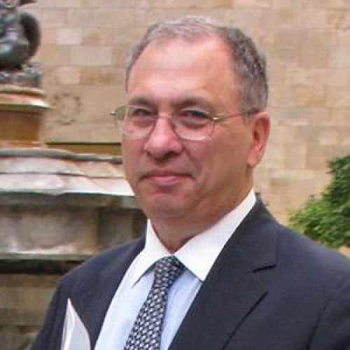 Headshot of BCG expert Simon Levin