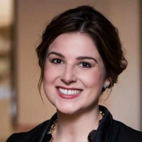 Headshot of BCG expert Tina Zuzek