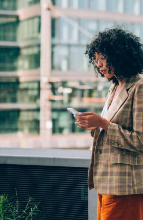 How-Platforms-Can-Revolutionize-Small-Business-Banking-with-Embedded-Finance-Rectangle.jpg