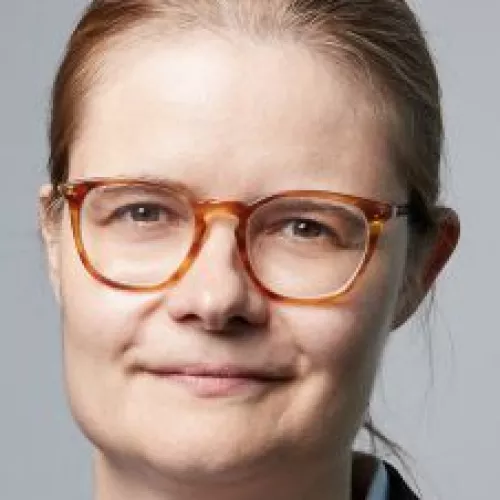 ANNIKA-AT5I6543-Zugeschnitten_2.jpg