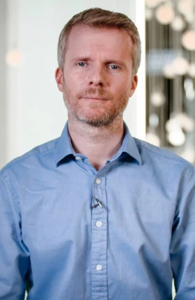 BCG expert Bas Sudmeijer giving a TED talk
