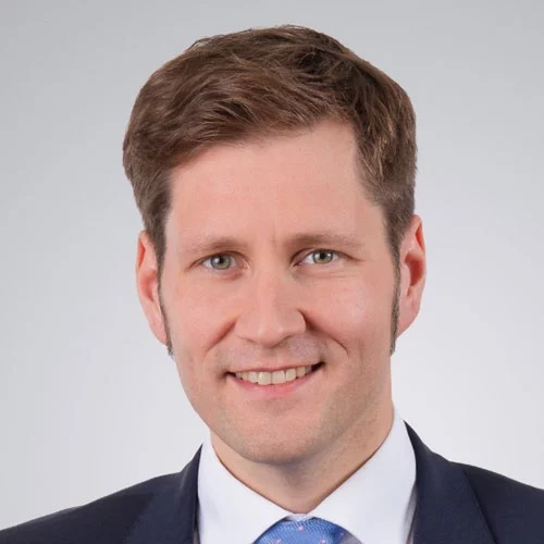 Dennis Mikulla | Headshot