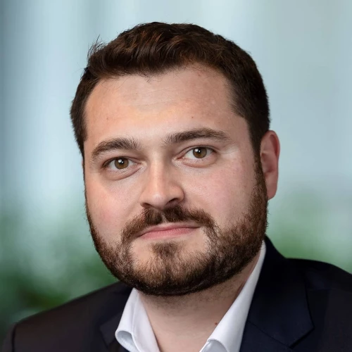 Dominik Degen headshot (1).jpg