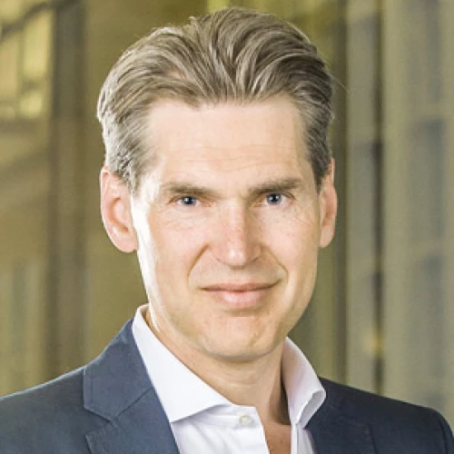 Headshot of BCG expert Roland Haslehner