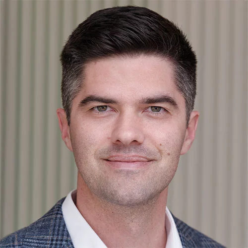 Headshot of BCG expert Travis Dezendorf