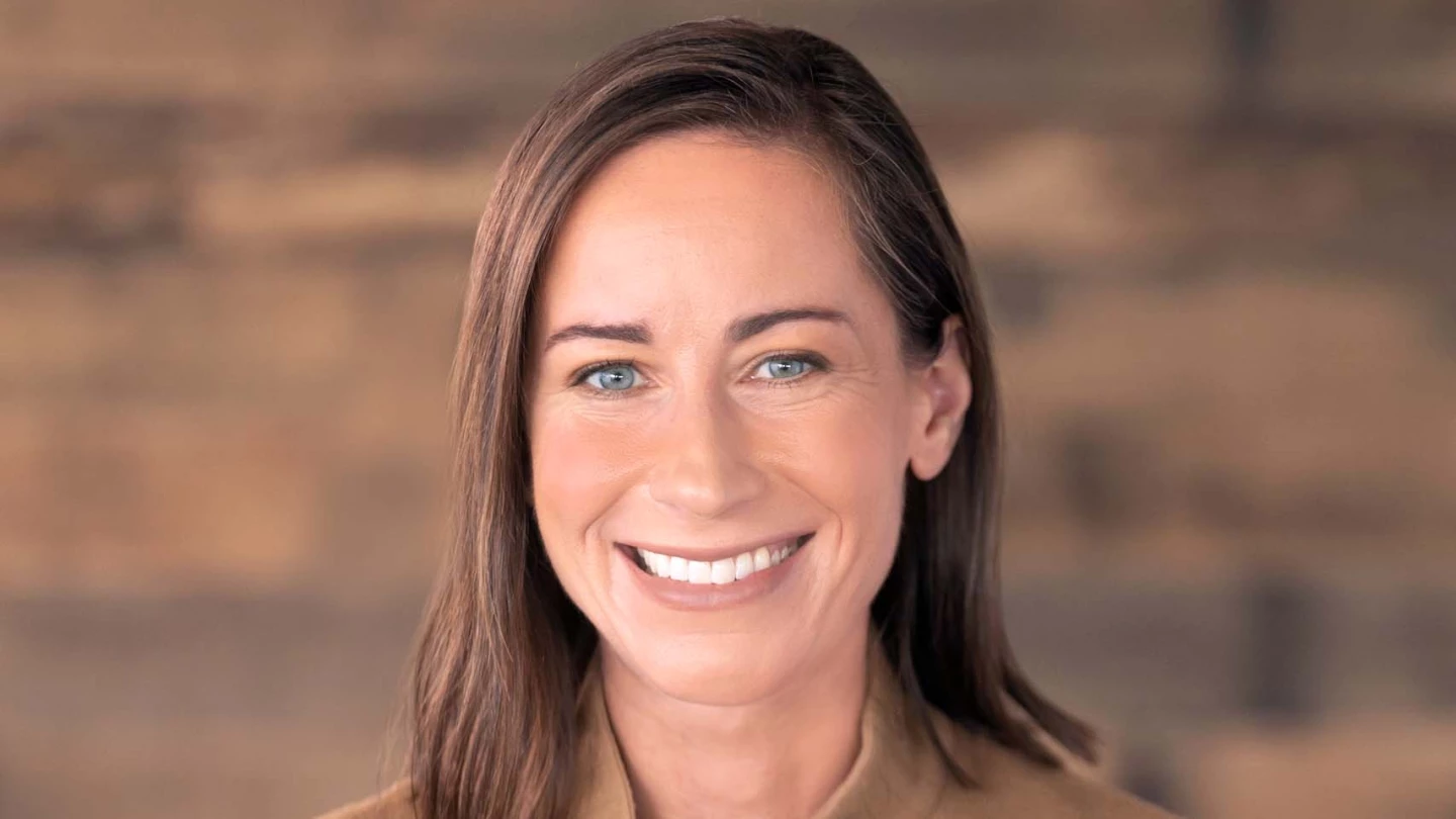 Carey-Armstrong-headshot.jpg