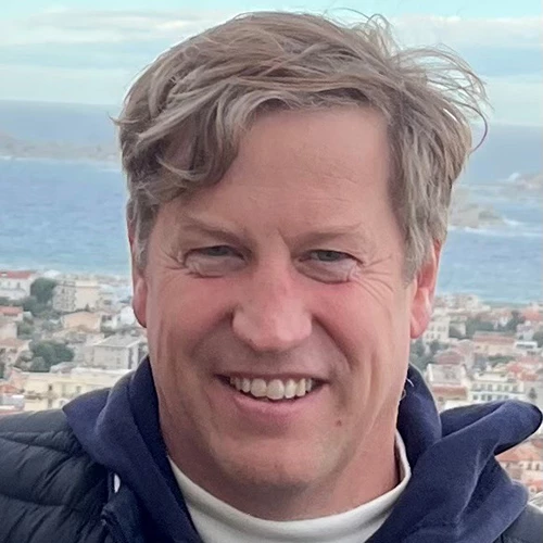Headshot of BCG expert Arne Burfeind