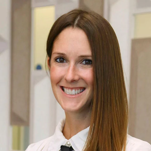 Headshot of BCG expert Julie Graham