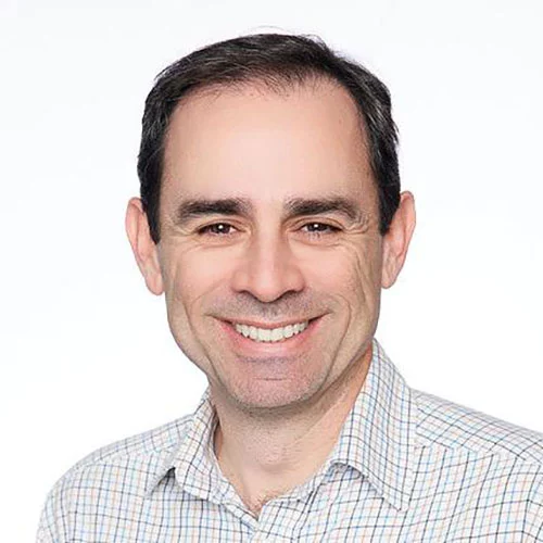 Headshot of BCG expert Leo Tomlin