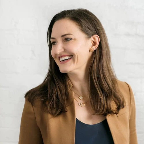 Carolyn Starrett_headshot_square.jpg